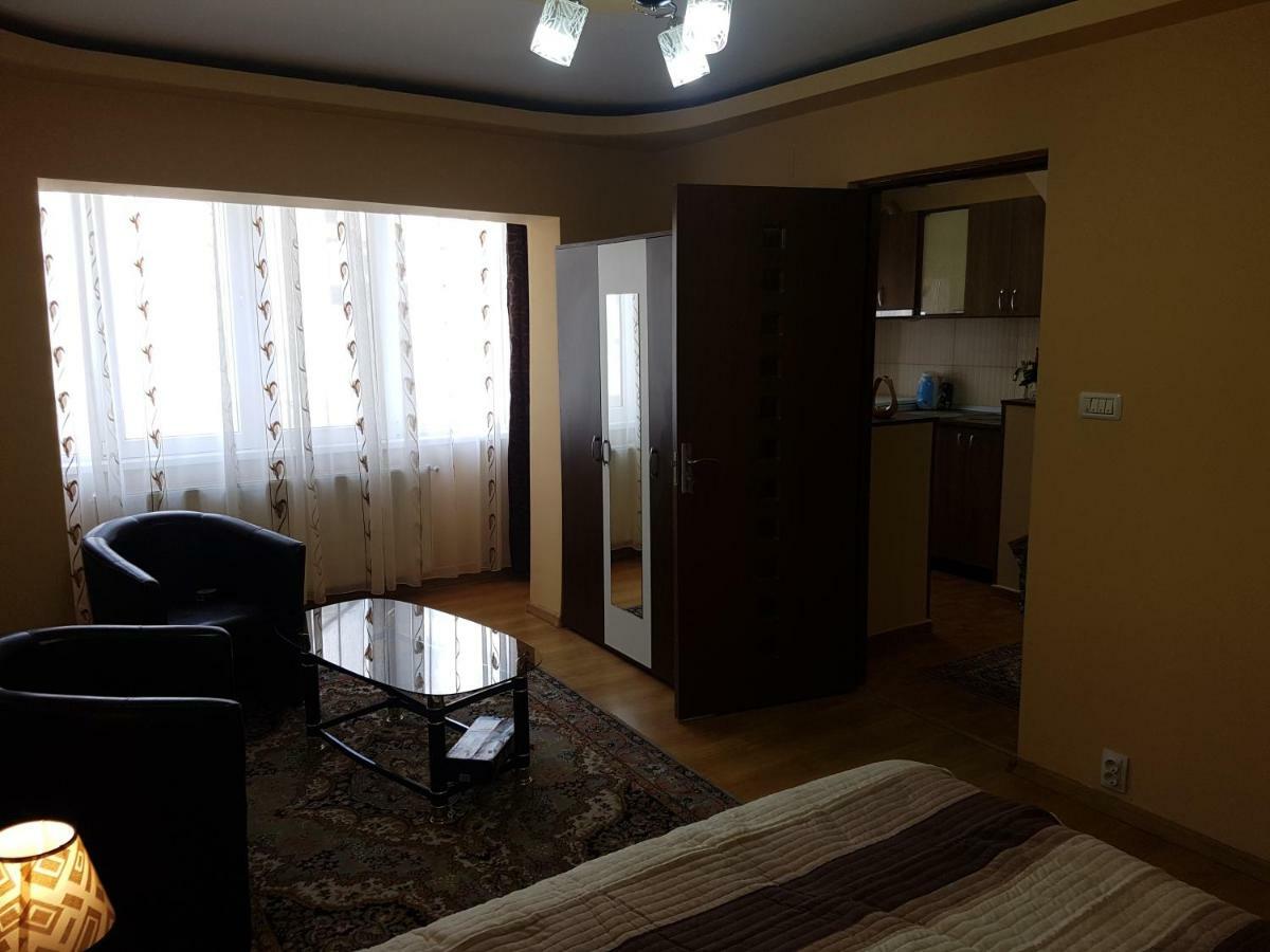 Apartamento Near Center Petroşani Exterior foto